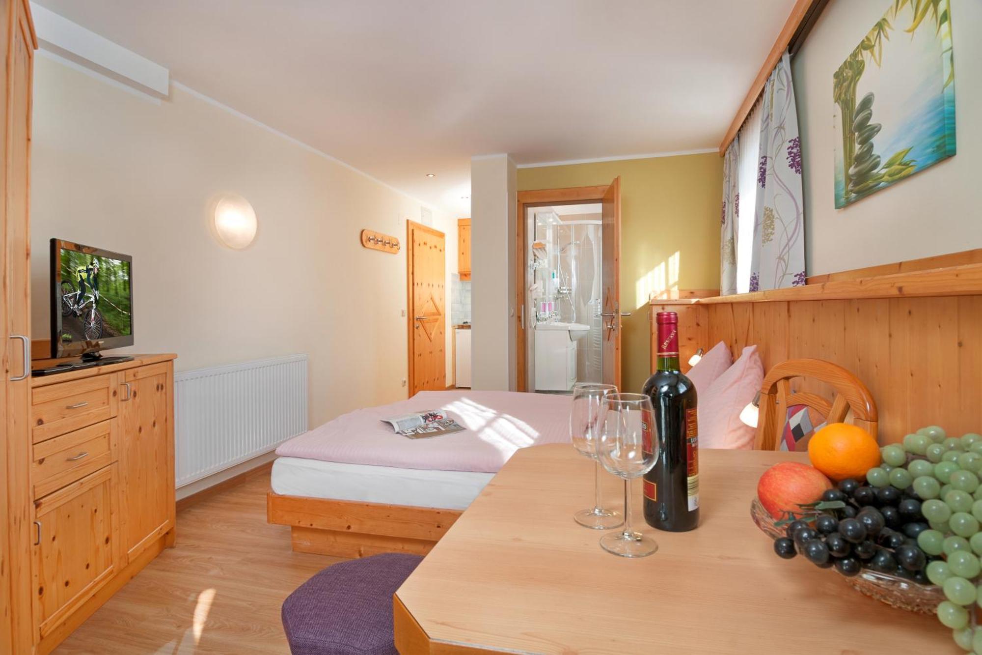 Erlebnis-Hotel-Appartements Latschach ober dem Faakersee Ngoại thất bức ảnh