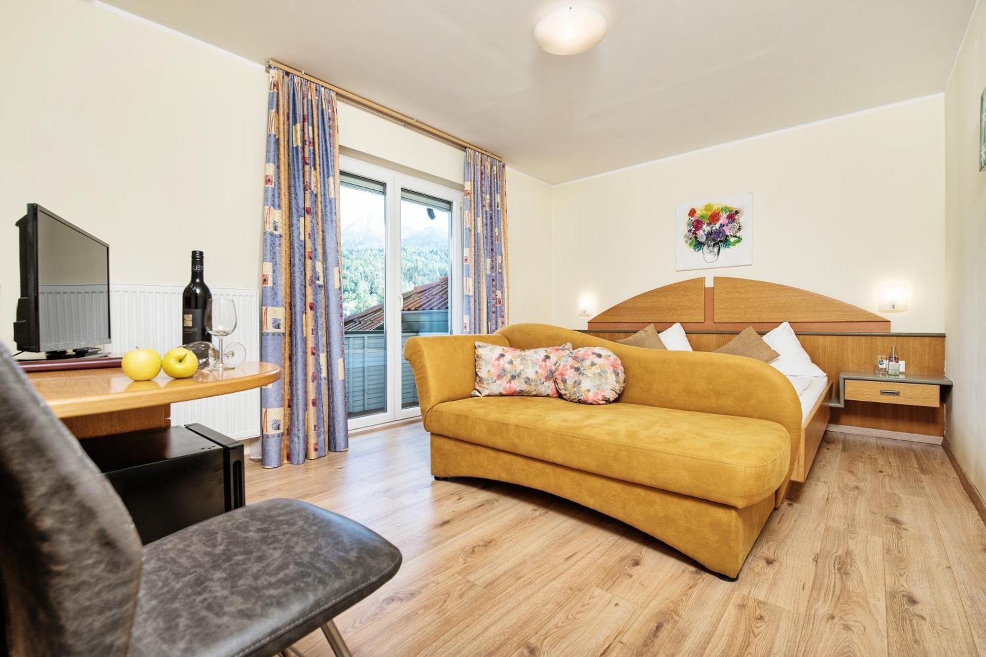 Erlebnis-Hotel-Appartements Latschach ober dem Faakersee Ngoại thất bức ảnh