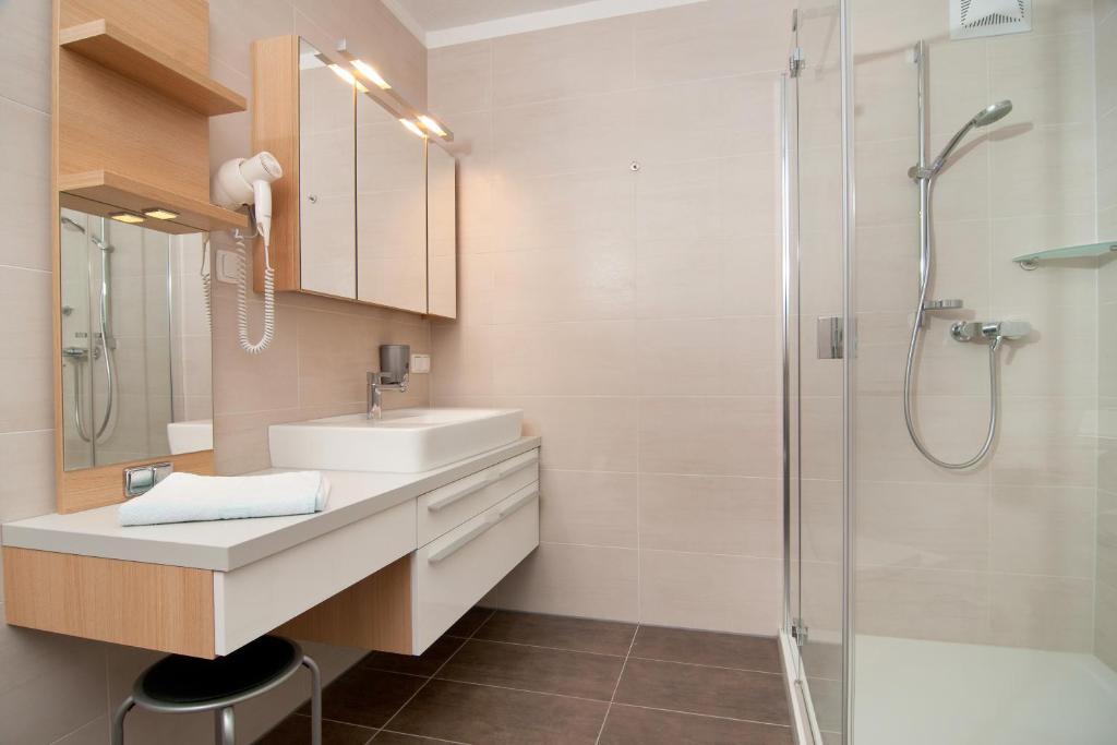 Erlebnis-Hotel-Appartements Latschach ober dem Faakersee Ngoại thất bức ảnh
