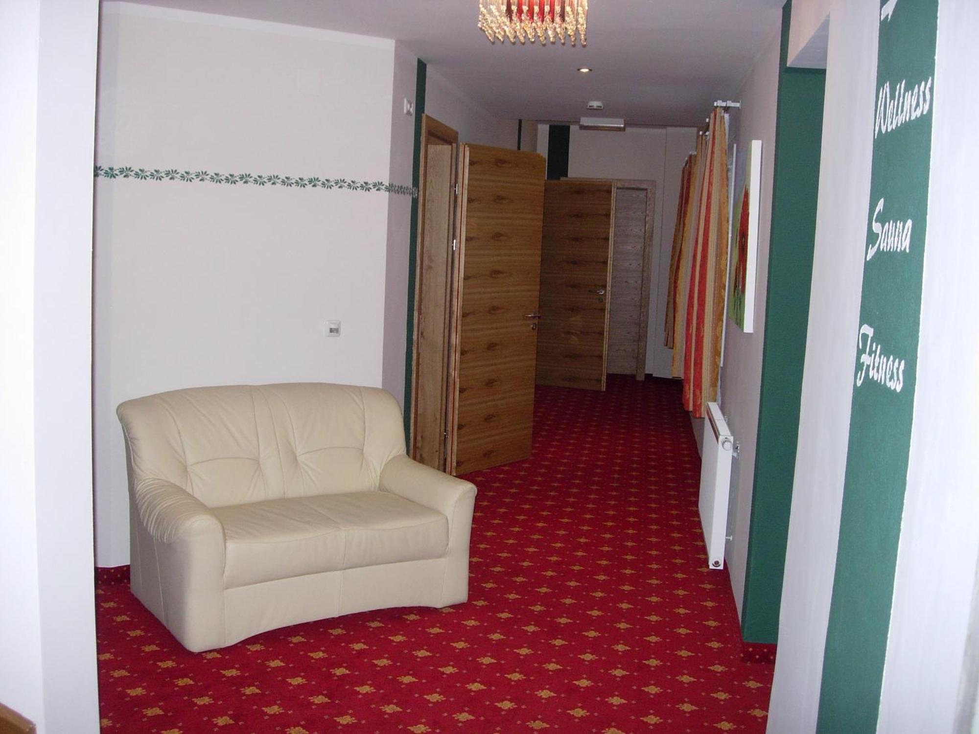 Erlebnis-Hotel-Appartements Latschach ober dem Faakersee Ngoại thất bức ảnh