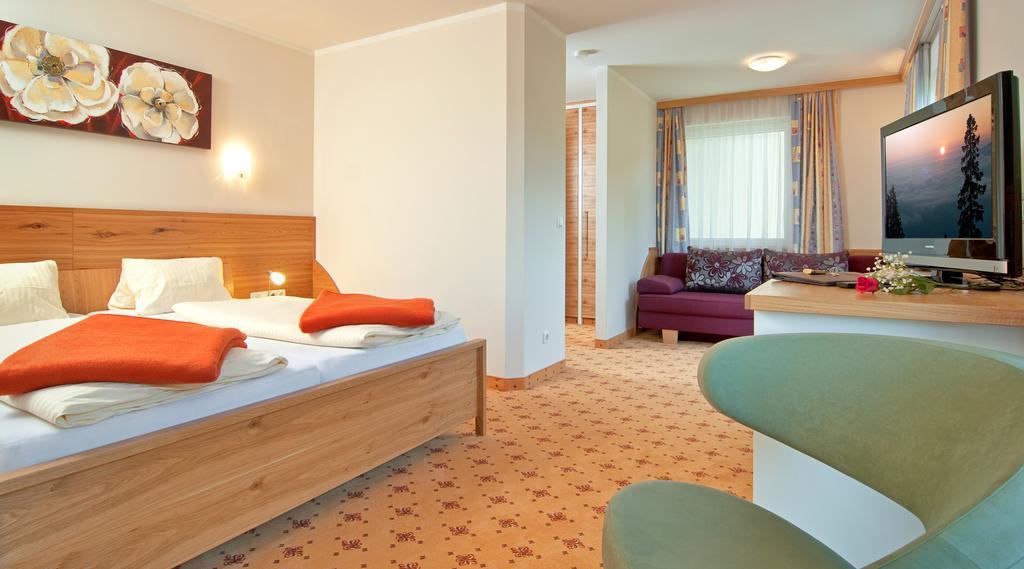 Erlebnis-Hotel-Appartements Latschach ober dem Faakersee Ngoại thất bức ảnh