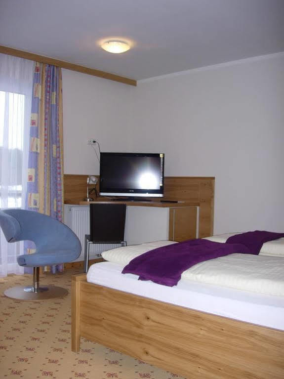 Erlebnis-Hotel-Appartements Latschach ober dem Faakersee Ngoại thất bức ảnh
