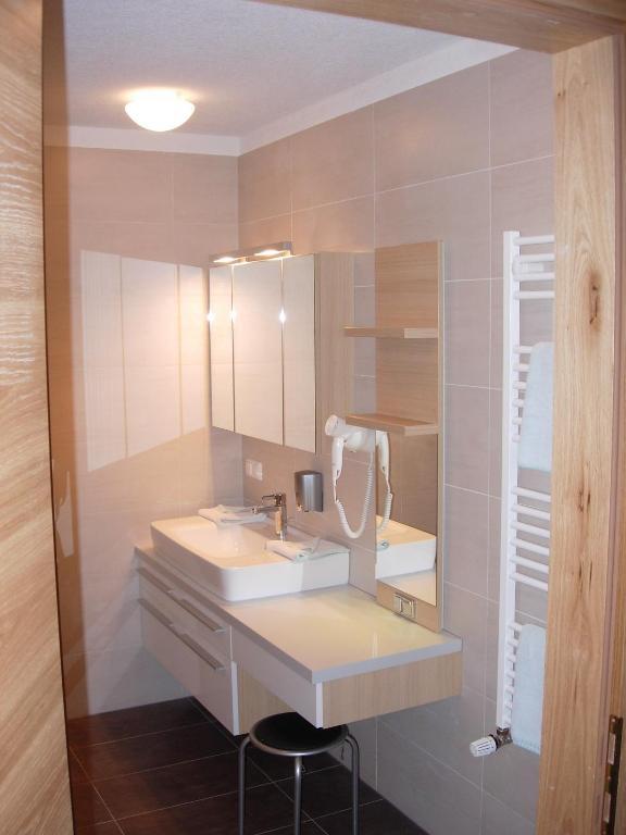 Erlebnis-Hotel-Appartements Latschach ober dem Faakersee Phòng bức ảnh